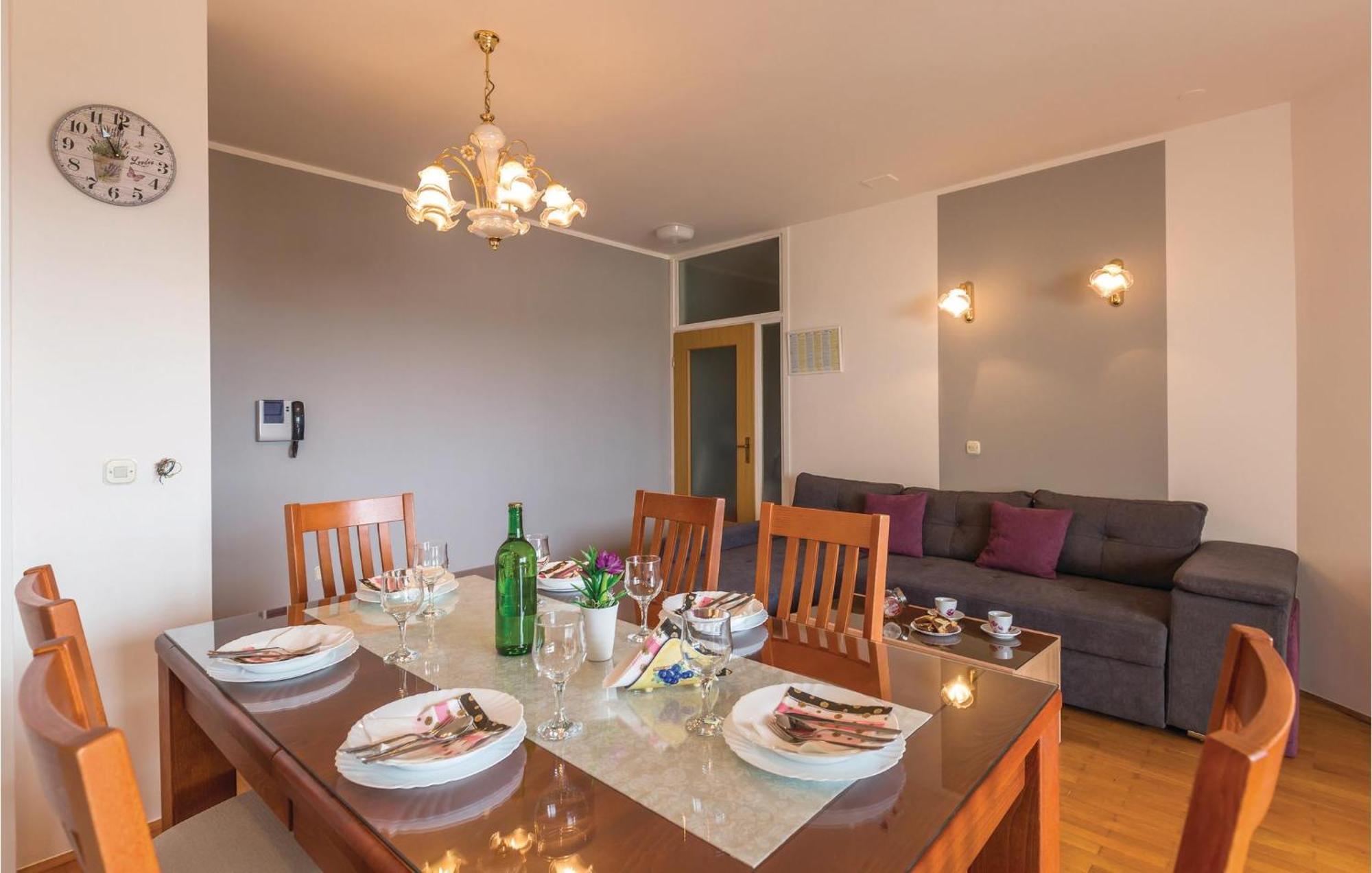 Stunning Apartment In Makarska With Kitchen المظهر الخارجي الصورة