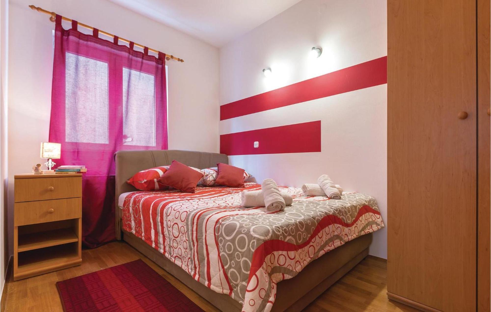 Stunning Apartment In Makarska With Kitchen المظهر الخارجي الصورة