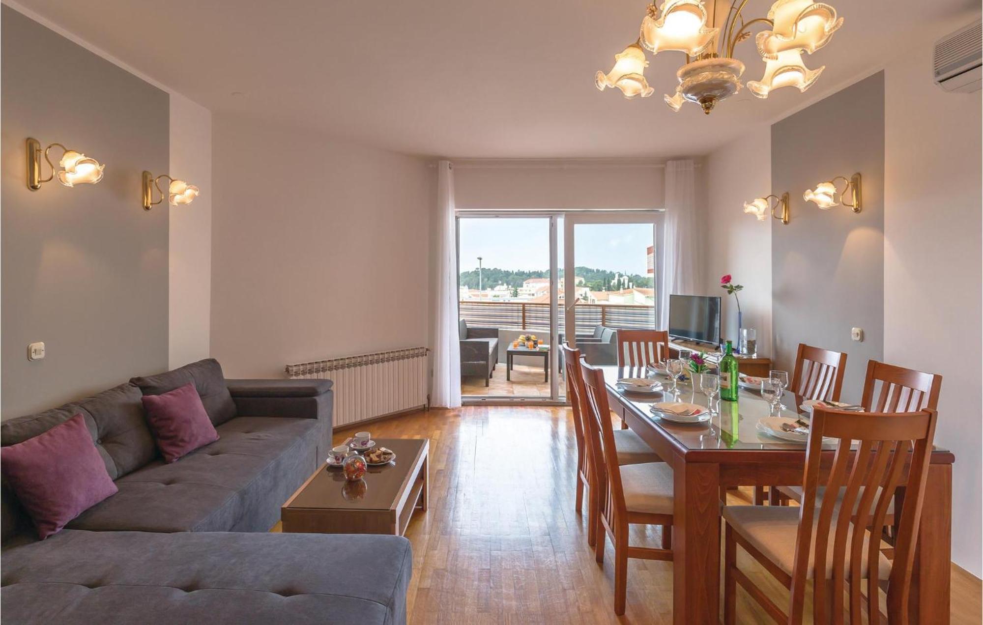 Stunning Apartment In Makarska With Kitchen المظهر الخارجي الصورة