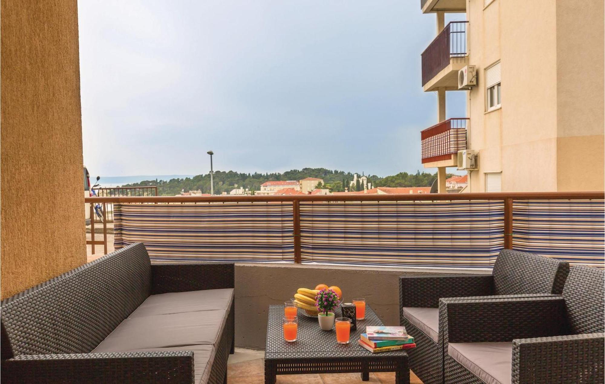 Stunning Apartment In Makarska With Kitchen المظهر الخارجي الصورة